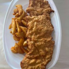 Óriás rántott szelet Sertés karajból választható opció +köret