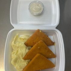 Rántott sajt választható körettel + ajándék tartár mártás